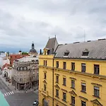 New Luxury Apt With Ac&Parking In The Center Of Prague
