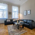 Lovely City View Apartment Next To National Museum By Easybnb