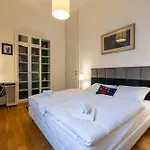 Lovely City View Apartment Next To National Museum By Easybnb