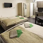 Flying Bed Apartment Close To Prague Castle And Airport