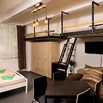 Flying Bed Apartment Close To Prague Castle And Airport