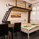 Flying Bed Apartment Close To Prague Castle And Airport