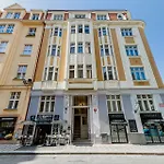 Gold Art Apartments