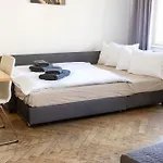 Apartments In Mala Strana - 10 Minutes From Charles Bridge
