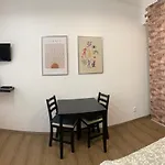 Zizkov Cosy Studio Apartments