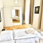 Viaduct View Apartment