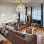 Smetanovo Nabrezi - Riverview Old Town Apartment