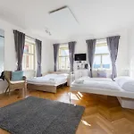 Charles Apartment