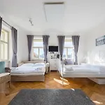 Charles Apartment