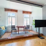 Modern Apartment Few Steps From Centre