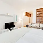 Exclusive Riverside Apartment In The Heart Of Prague