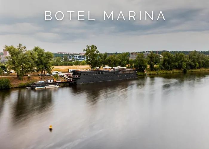 Botel Marina