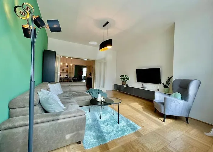 Spac Apartment In Old Town