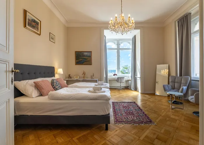 Lovely City View Apartment Next To National Museum By Easybnb