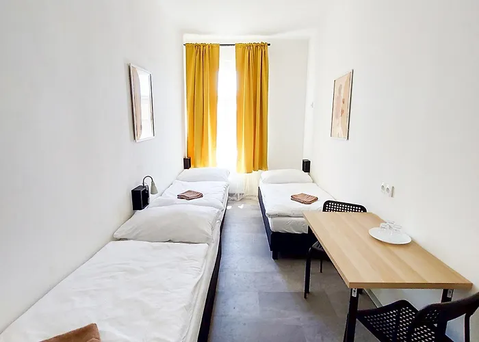 Practical Room Near The Main Station H3