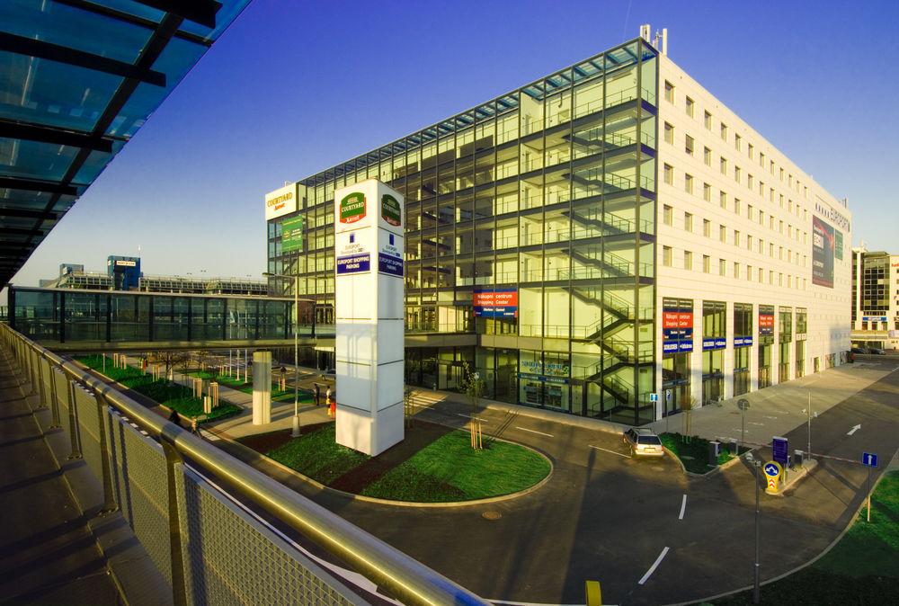 Courtyard By Marriott Airport Hotel 4*