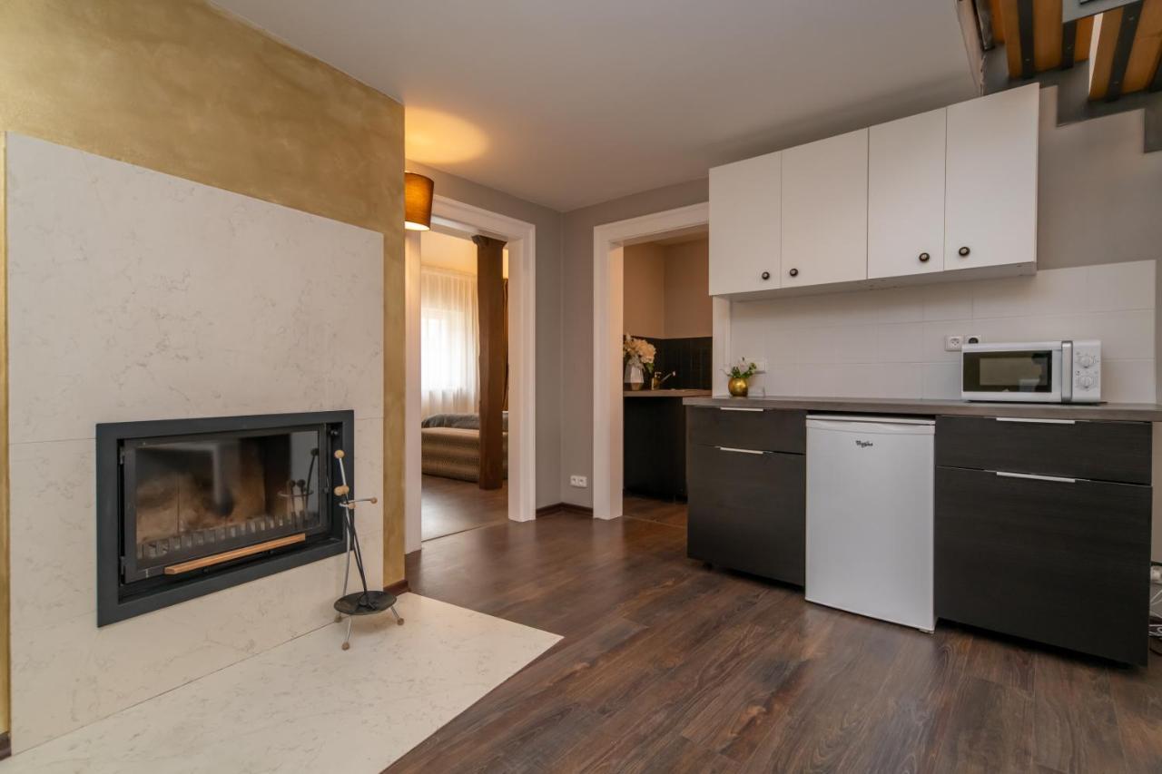 Emporio Apartment *