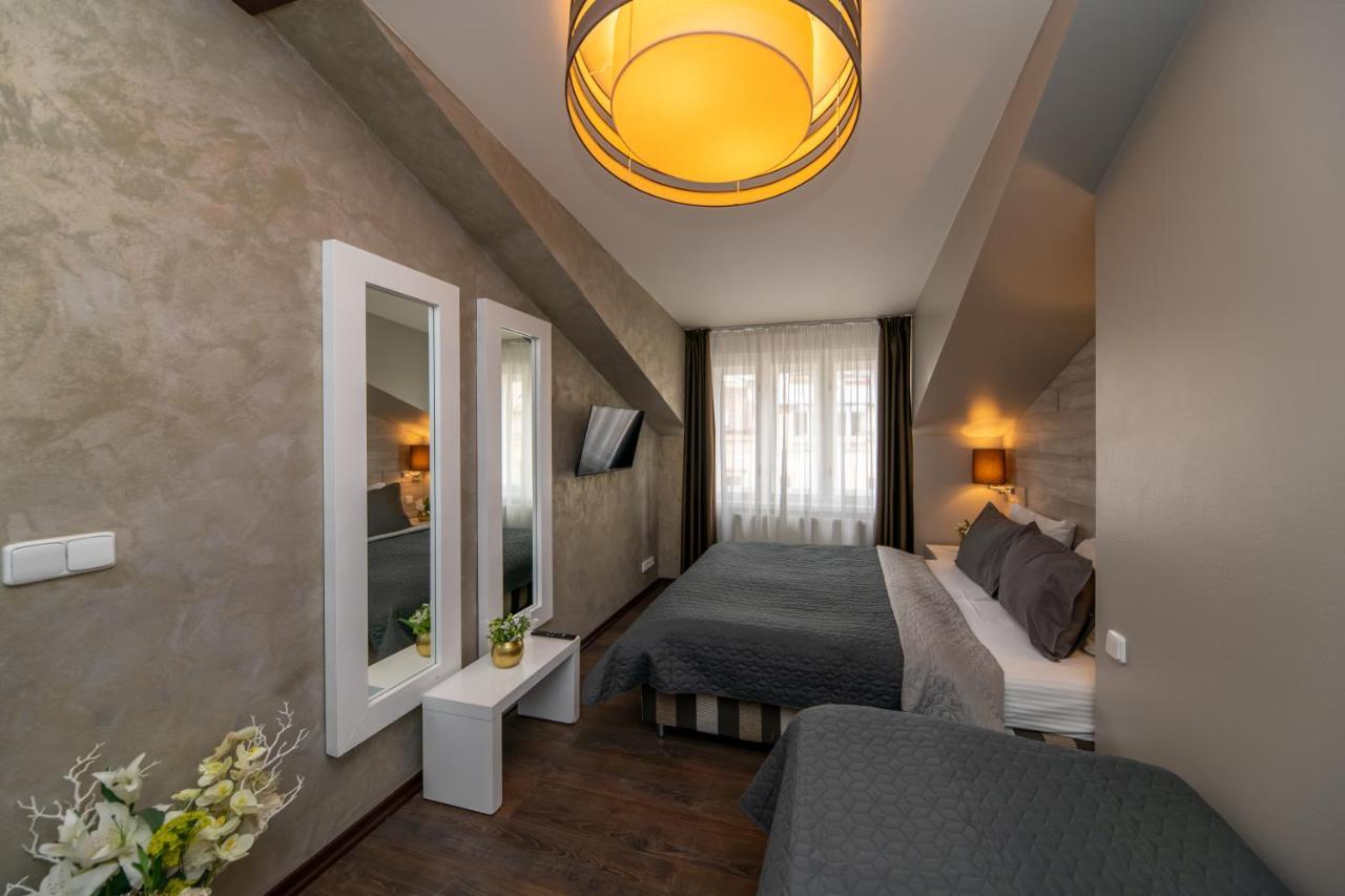 Emporio Apartment *