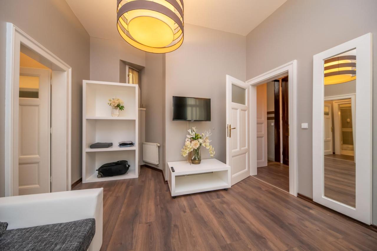 Apartment Emporio