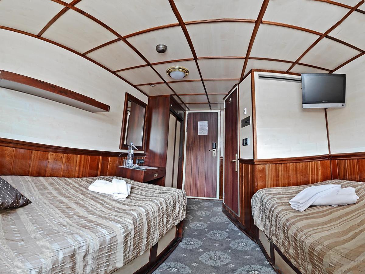 Florentina Boat Botel Prague