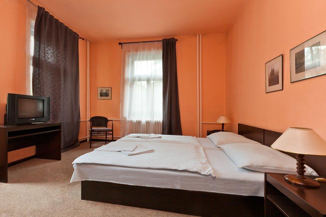 Otel Branik 3*