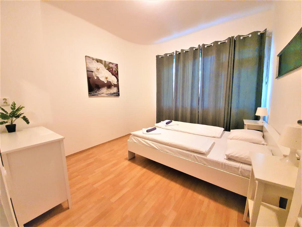 Epstein Prague
