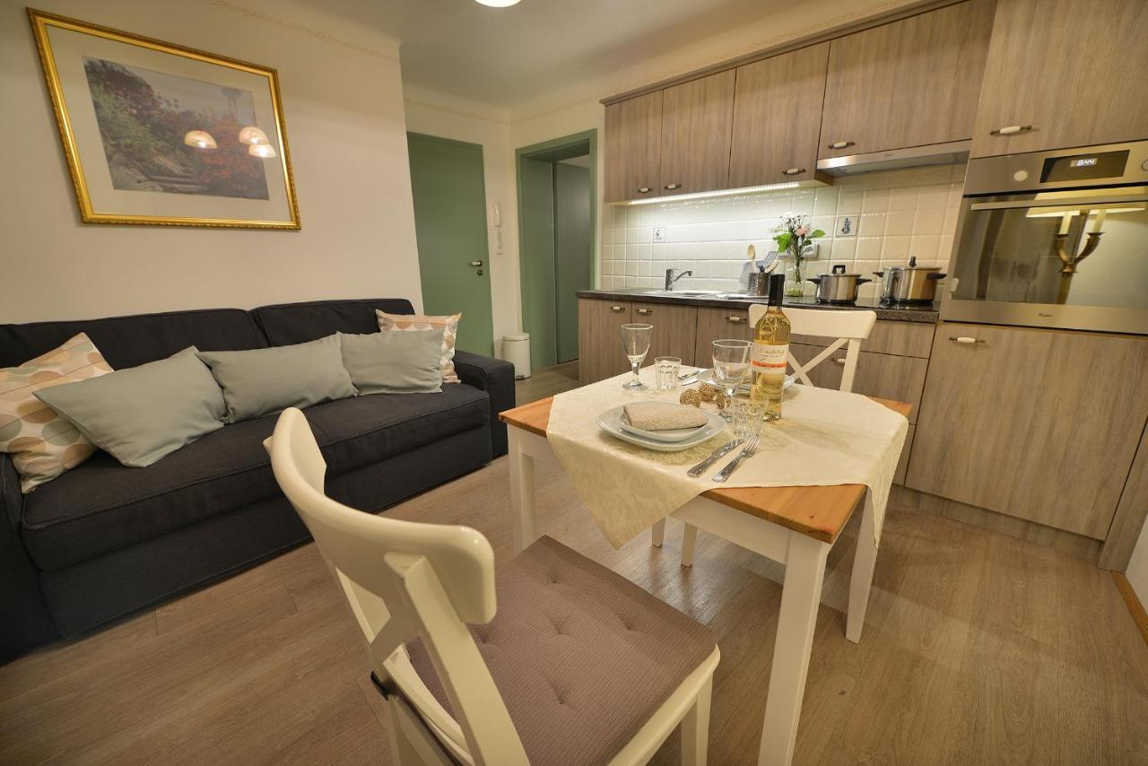 Nobles Apartamento *