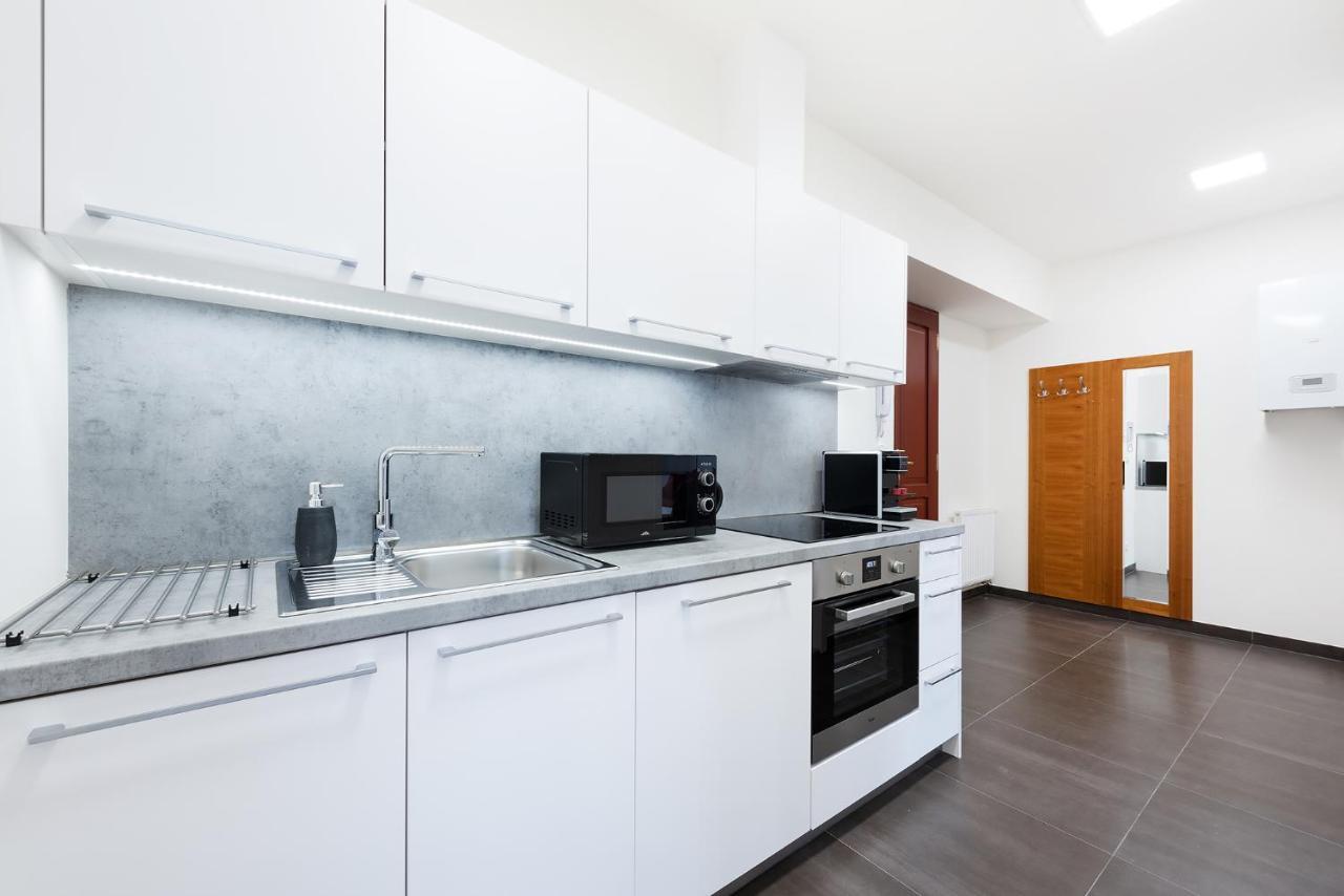 Roof Apartment *