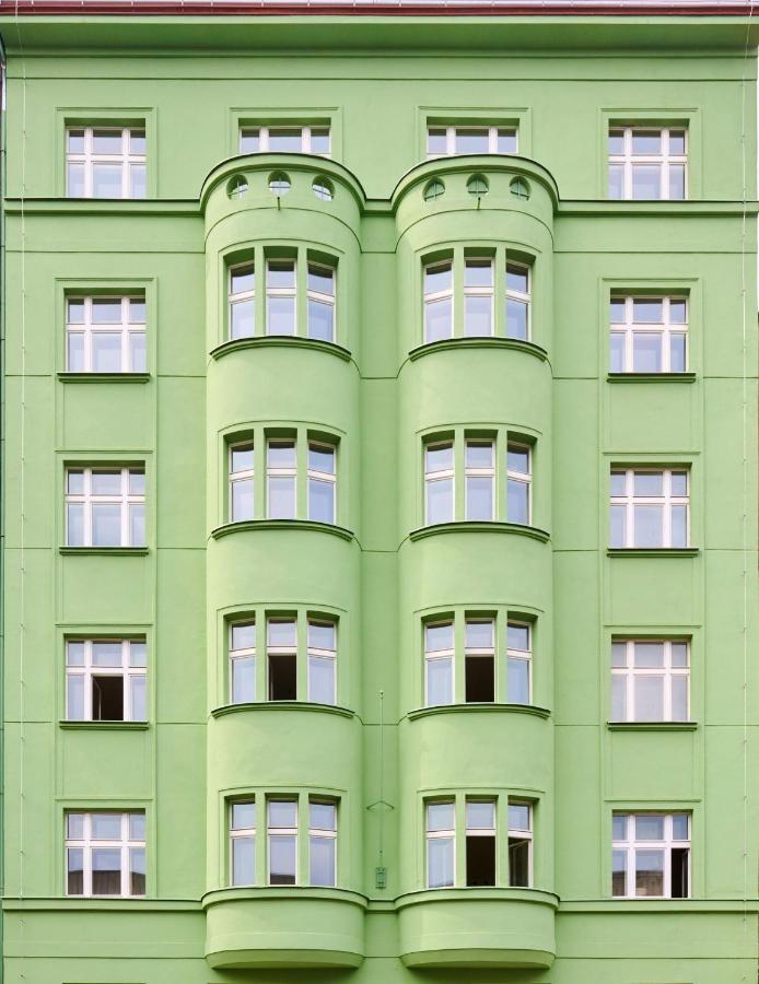 Apartment Honest Smichov