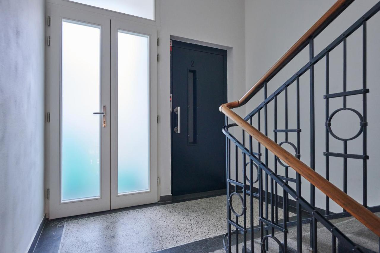 Apartment Honest Smichov
