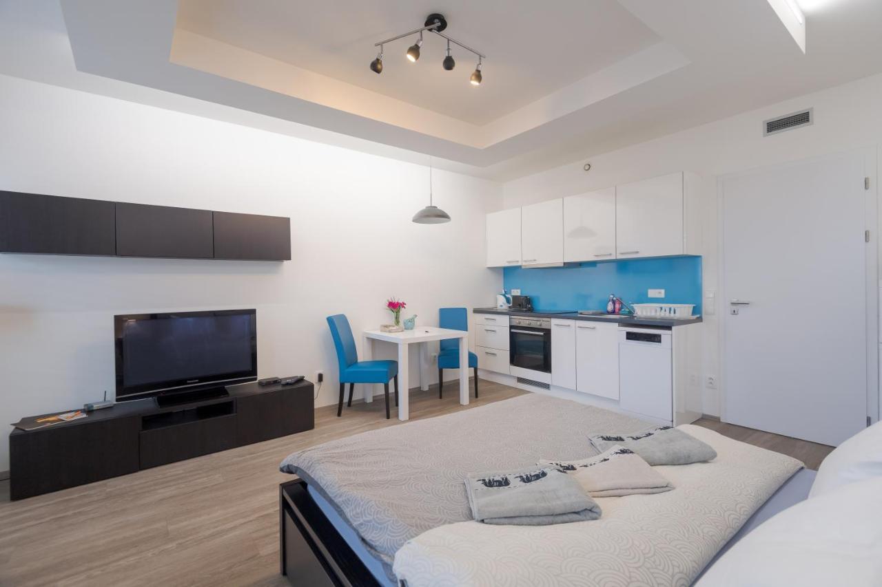 Bright Studio, 10min Centre, Free Parking Daire *