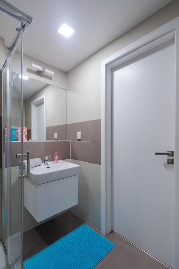 Bright Studio, 10min Centre, Free Parking Daire