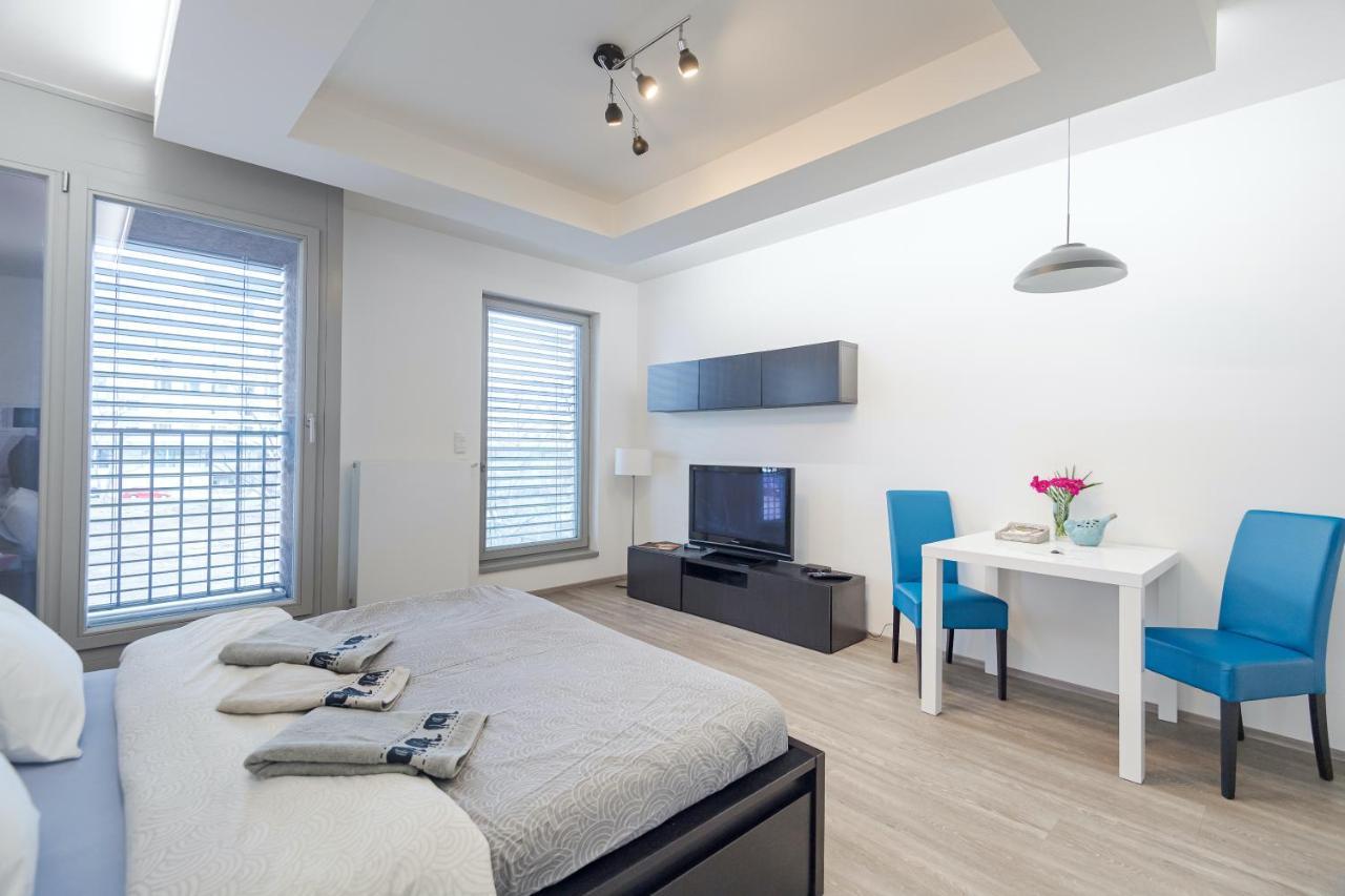 Daire Bright Studio, 10min Centre, Free Parking Prag