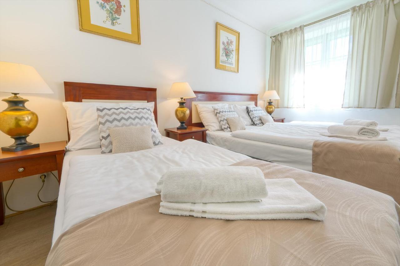 Nobles Apartamento *