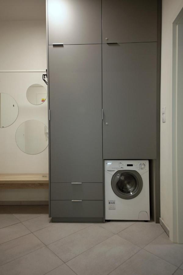 Honest Smichov Apartment Prague