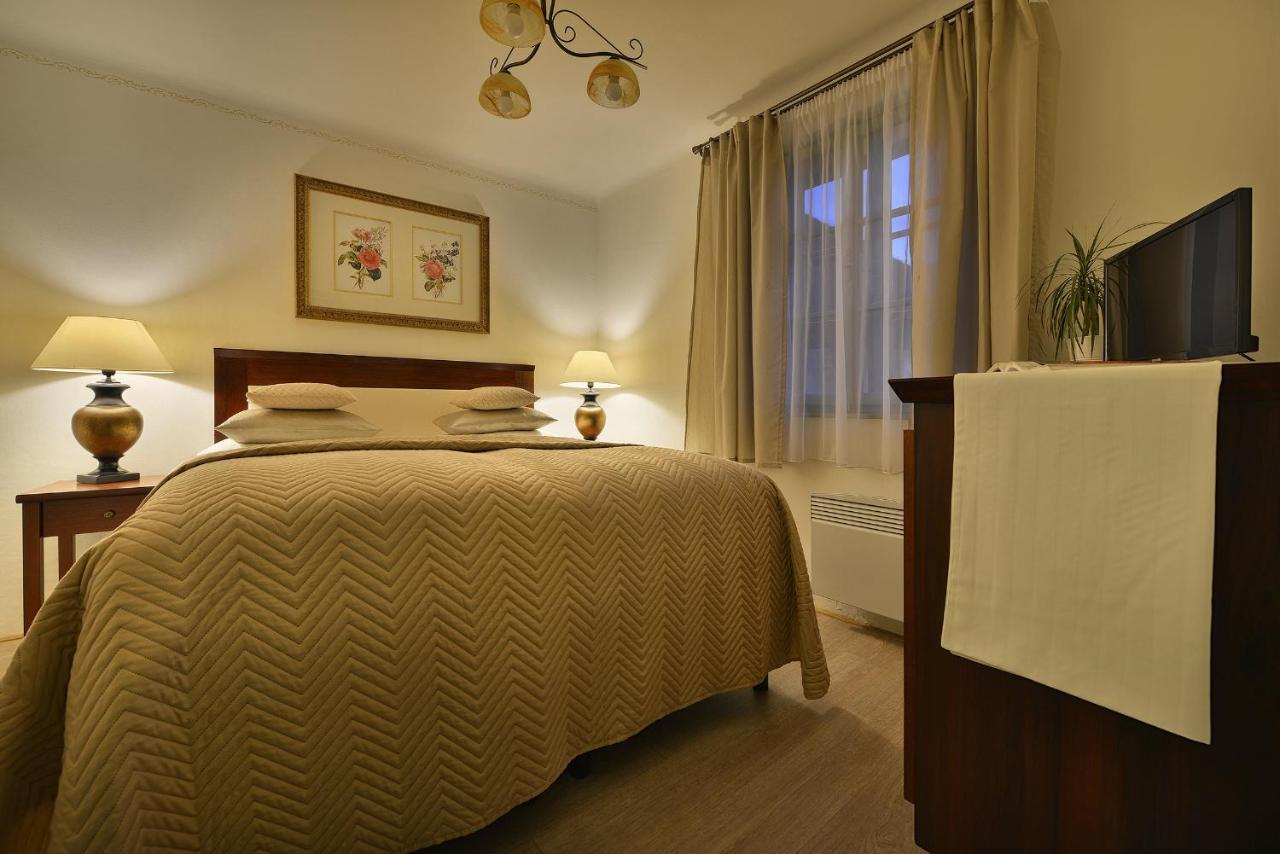 Nobles Apartamento *