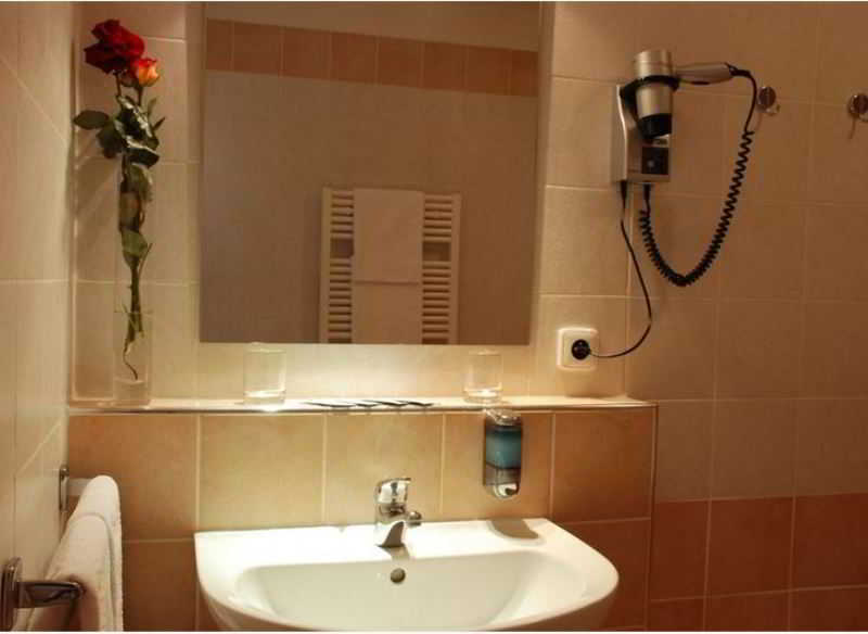 Ea Tosca Hotel 3*