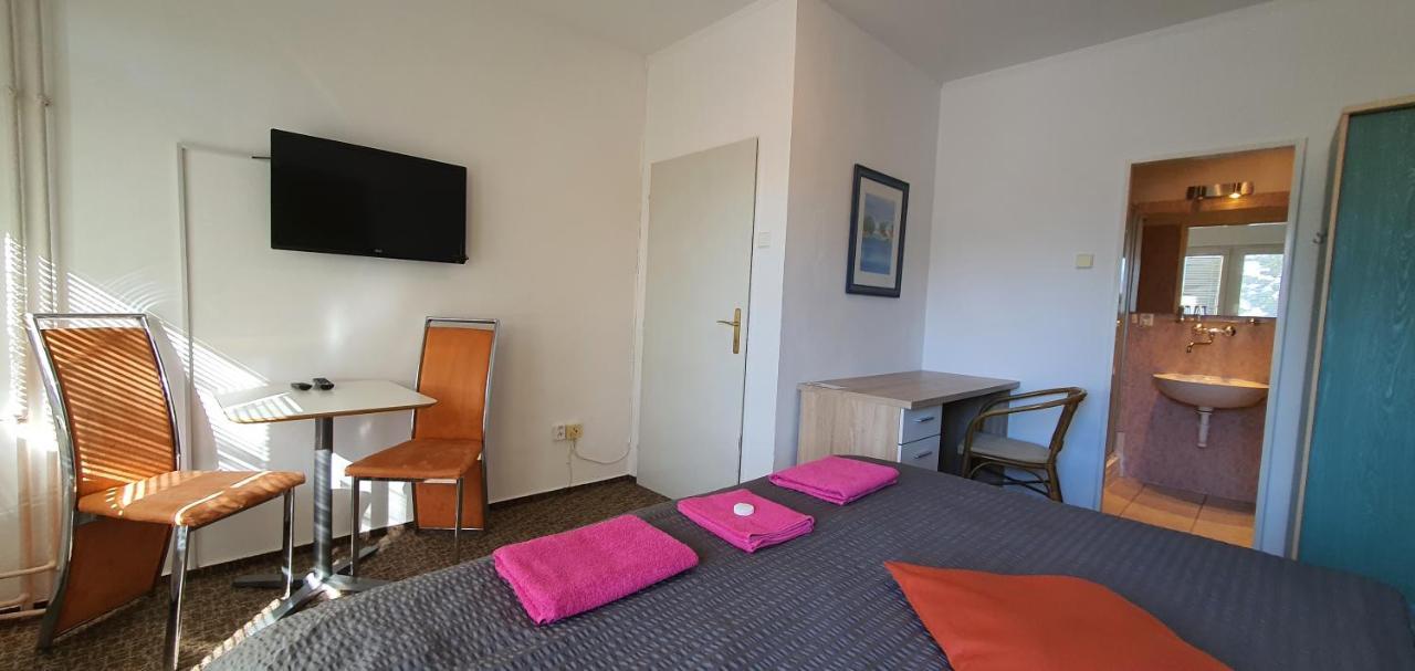 M-tourist Otel Prag