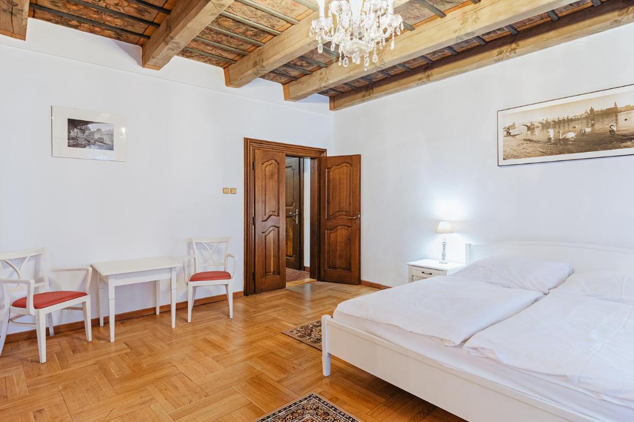 U Cerneho Medveda- At The Black Bear Appartement *
