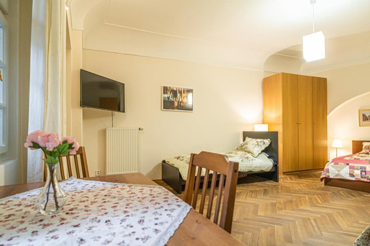 Apartment Stylish Studio At Lesser Town, Charles Bridge 3min By Walk
