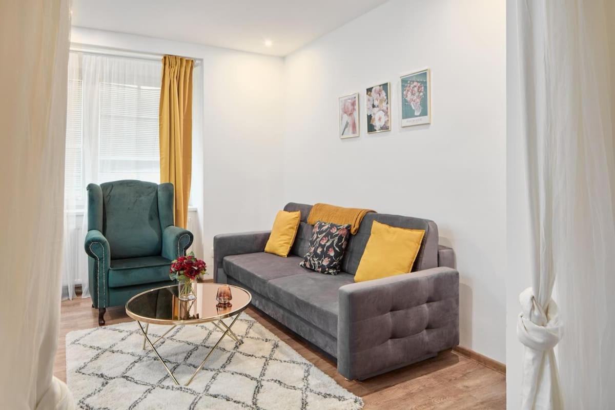 And Cozy Right At Tv Tower Apartment