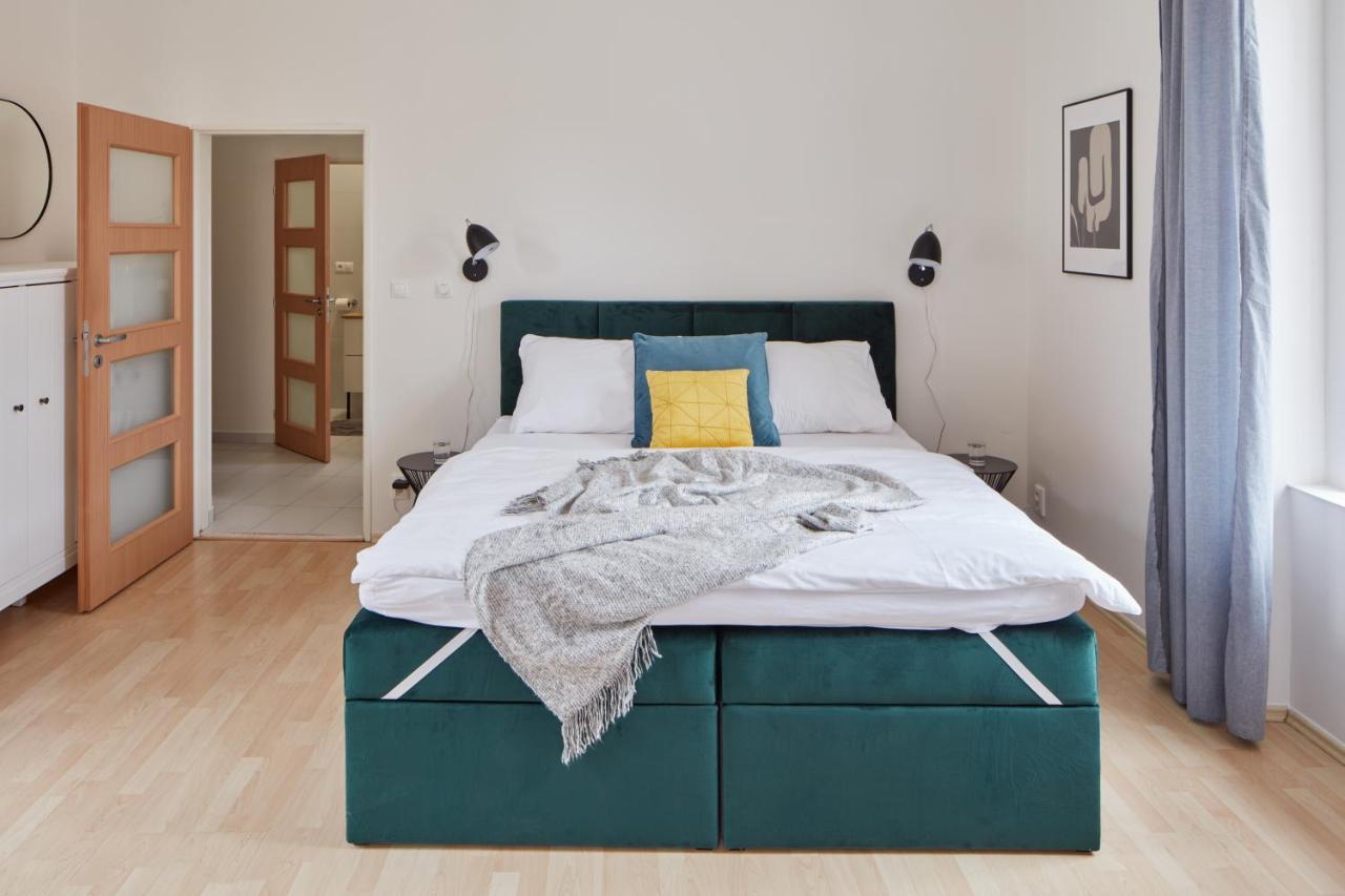 Days - Old Town Square Apartment Prague