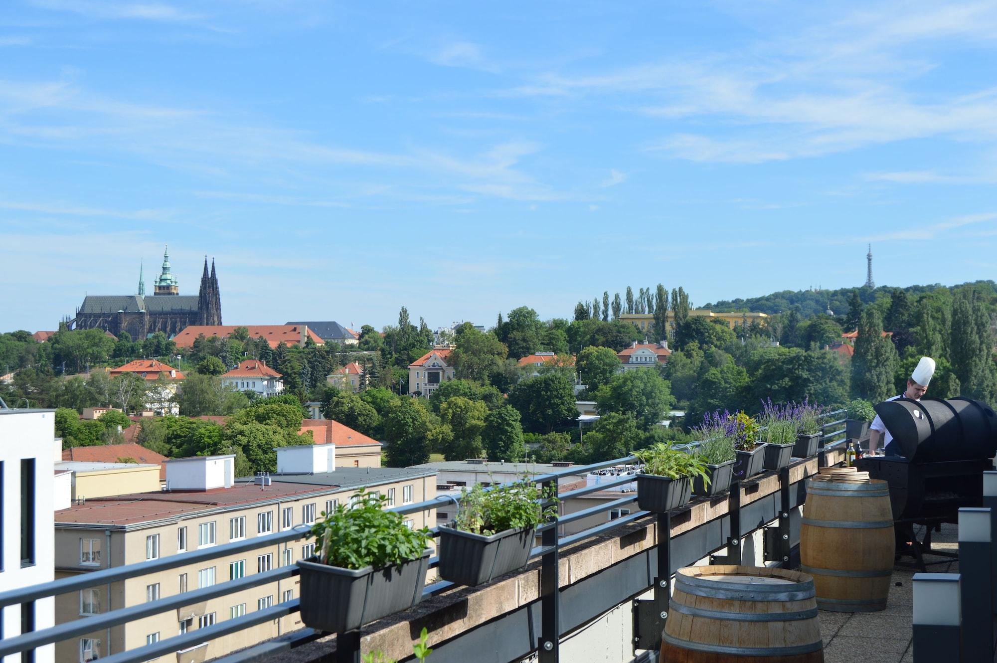 Hotel Vienna House By Wyndham Diplomat 4*