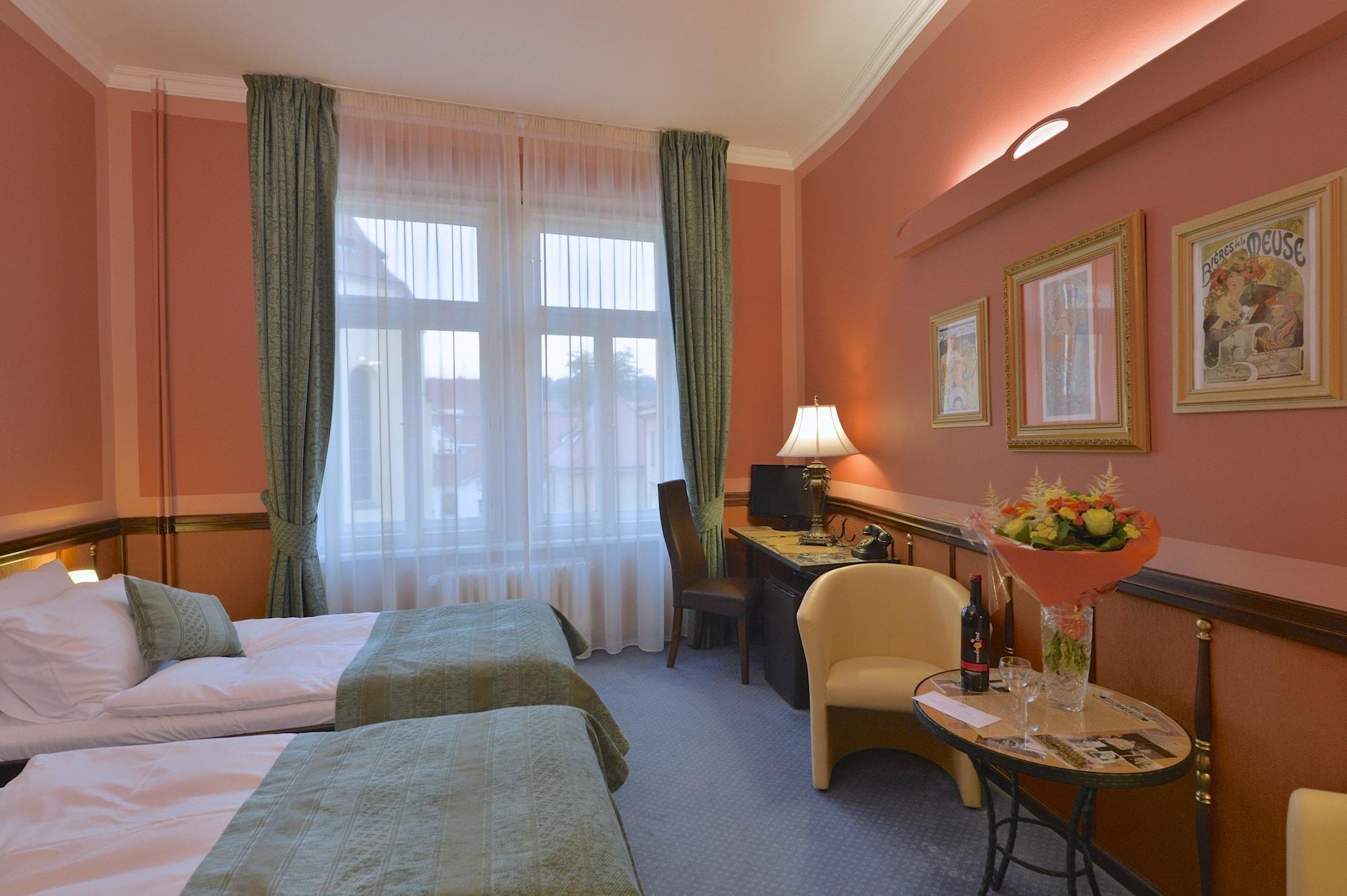 Hastal Old Town 4*