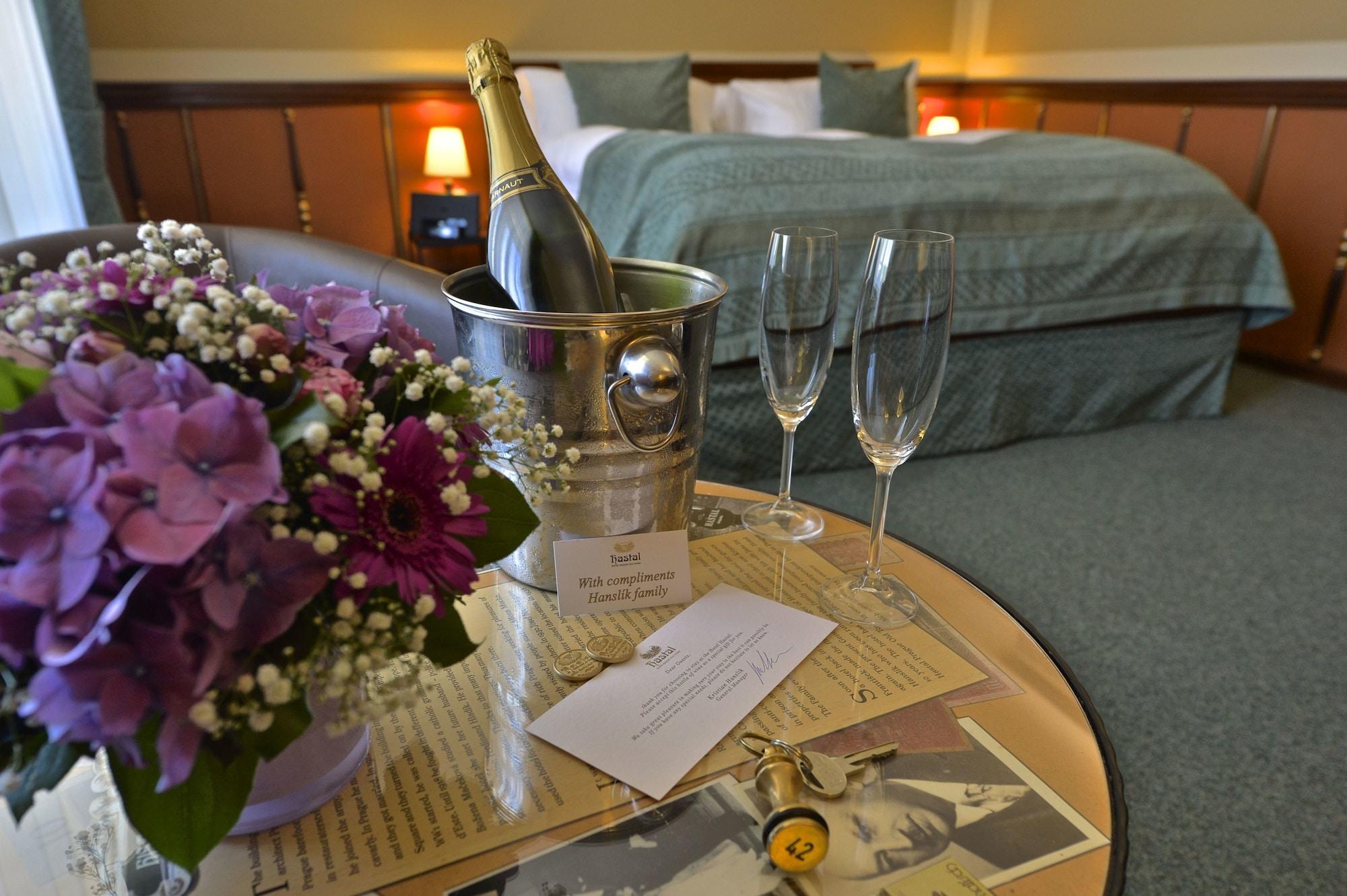 Hotel Hastal Old Town 4*