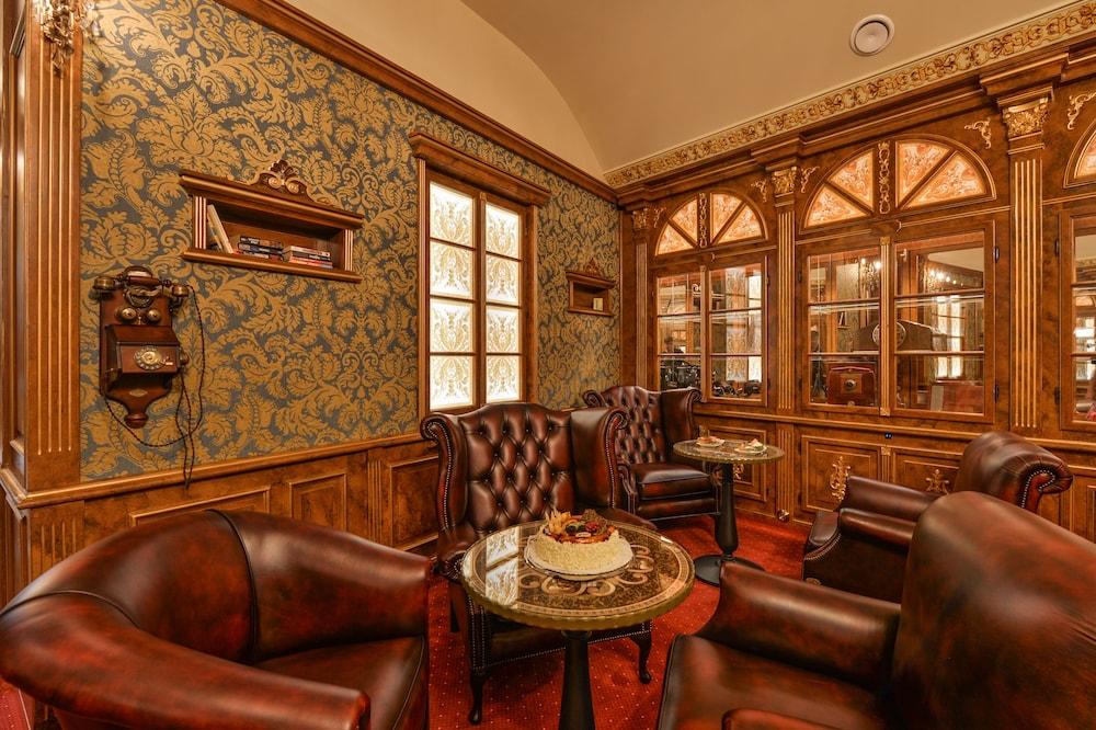 Hotel Hastal Old Town 4*