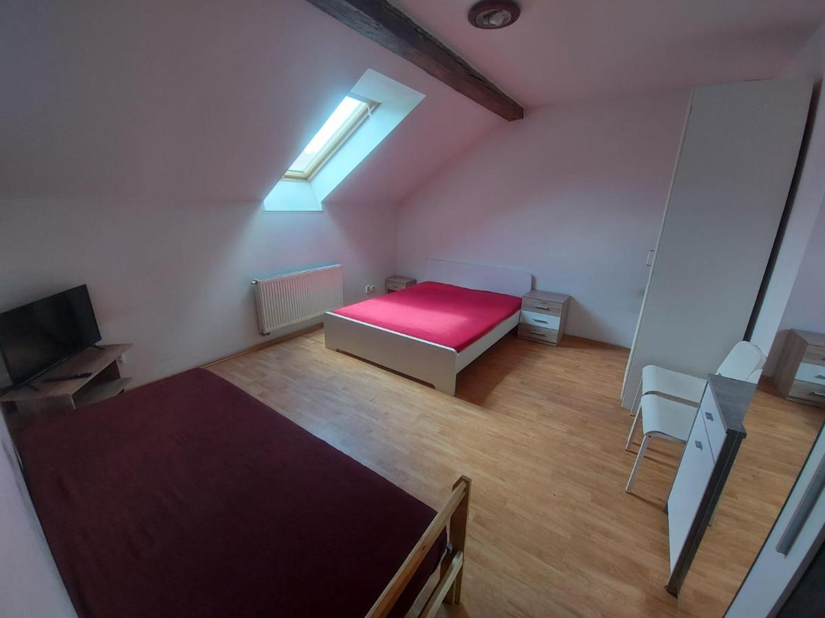 Zizkov A Apartamento Praga