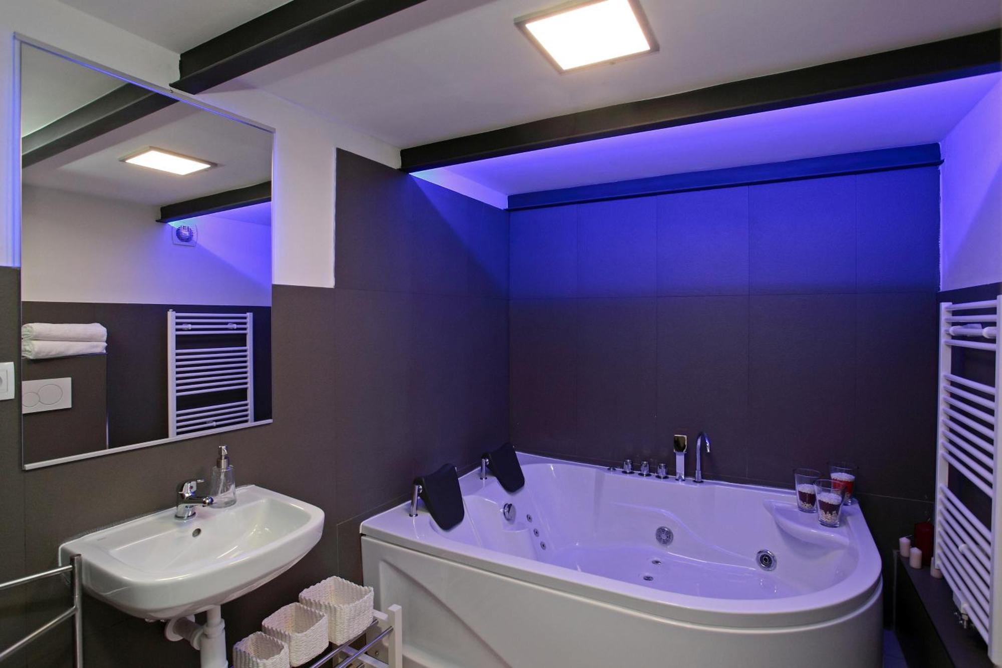 Apartment House - The Modern Flat *