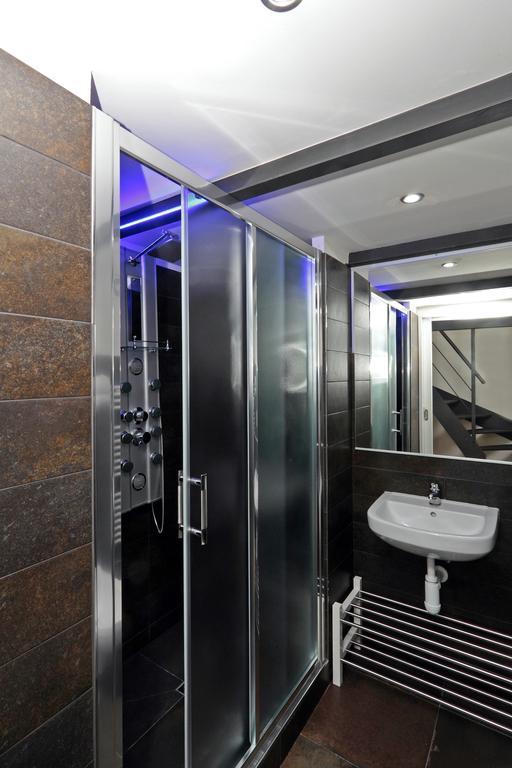 House - The Modern Flat