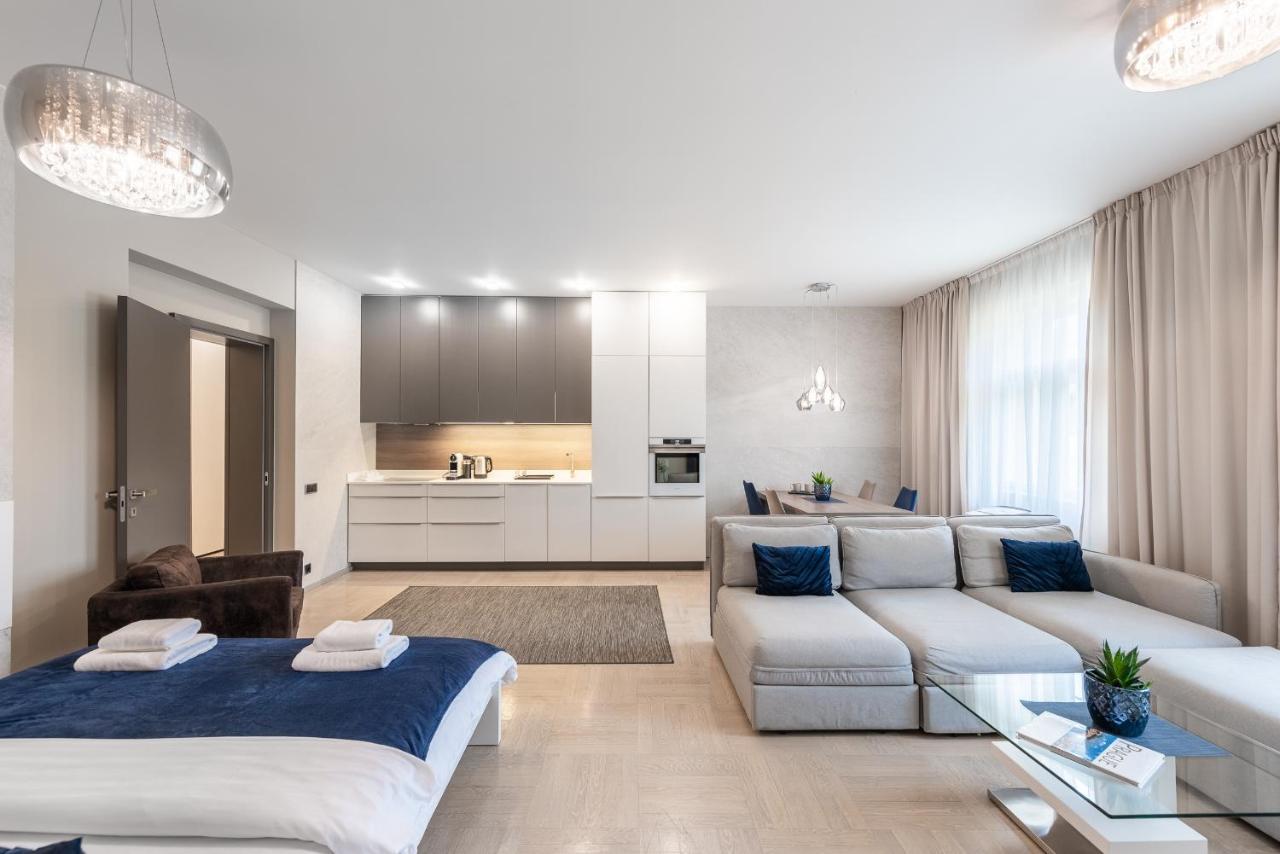 New Luxury Apt With Ac&parking In The Center Of Apartment *
